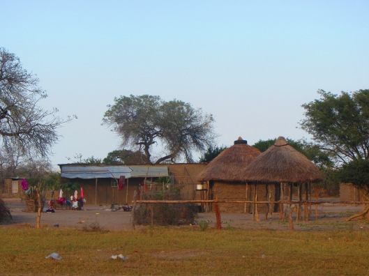Tip-tap lavamanos sencillo muy usado en Mozambique y otros lugares del mundo, donde el agua corriente no llega a todos los lugares.